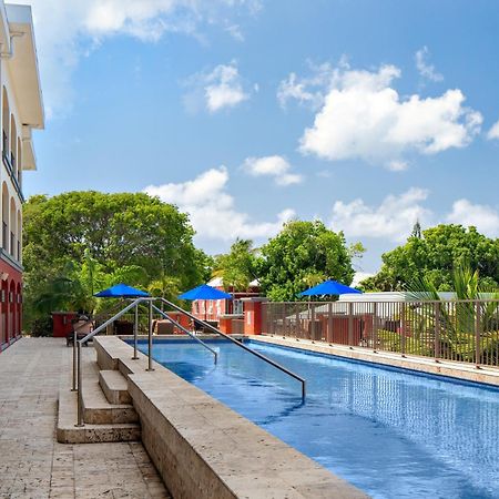 Courtyard By Marriott Bridgetown, Barbados Hotel Bagian luar foto