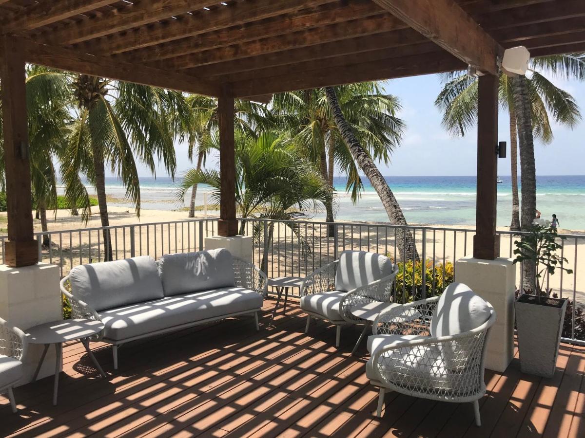 Courtyard By Marriott Bridgetown, Barbados Hotel Bagian luar foto