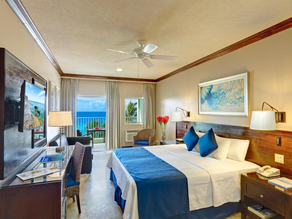 Courtyard By Marriott Bridgetown, Barbados Hotel Bagian luar foto