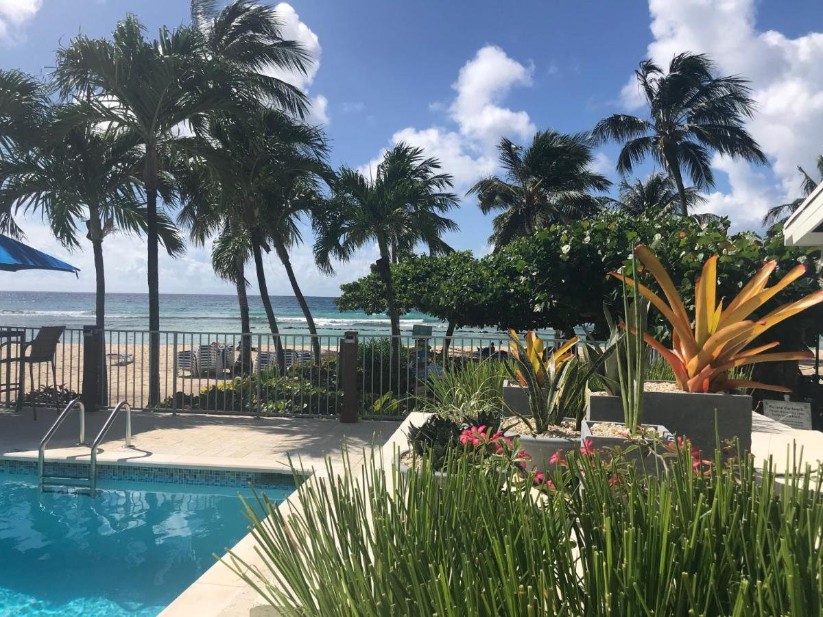 Courtyard By Marriott Bridgetown, Barbados Hotel Bagian luar foto