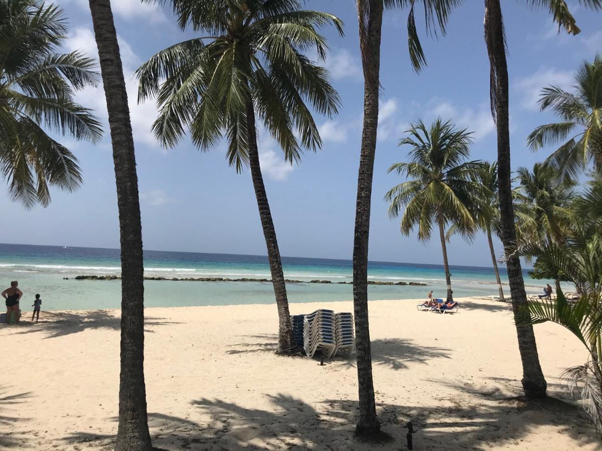 Courtyard By Marriott Bridgetown, Barbados Hotel Bagian luar foto