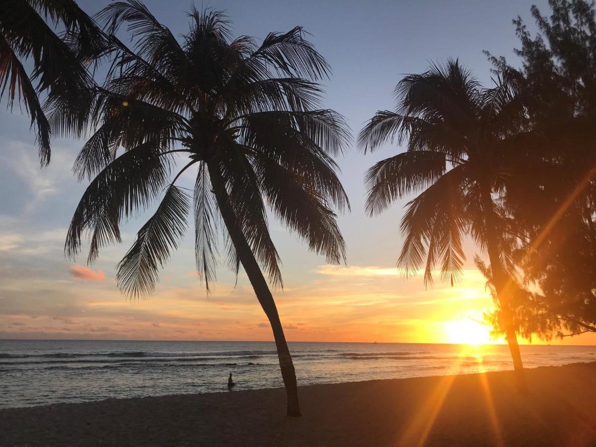Courtyard By Marriott Bridgetown, Barbados Hotel Bagian luar foto
