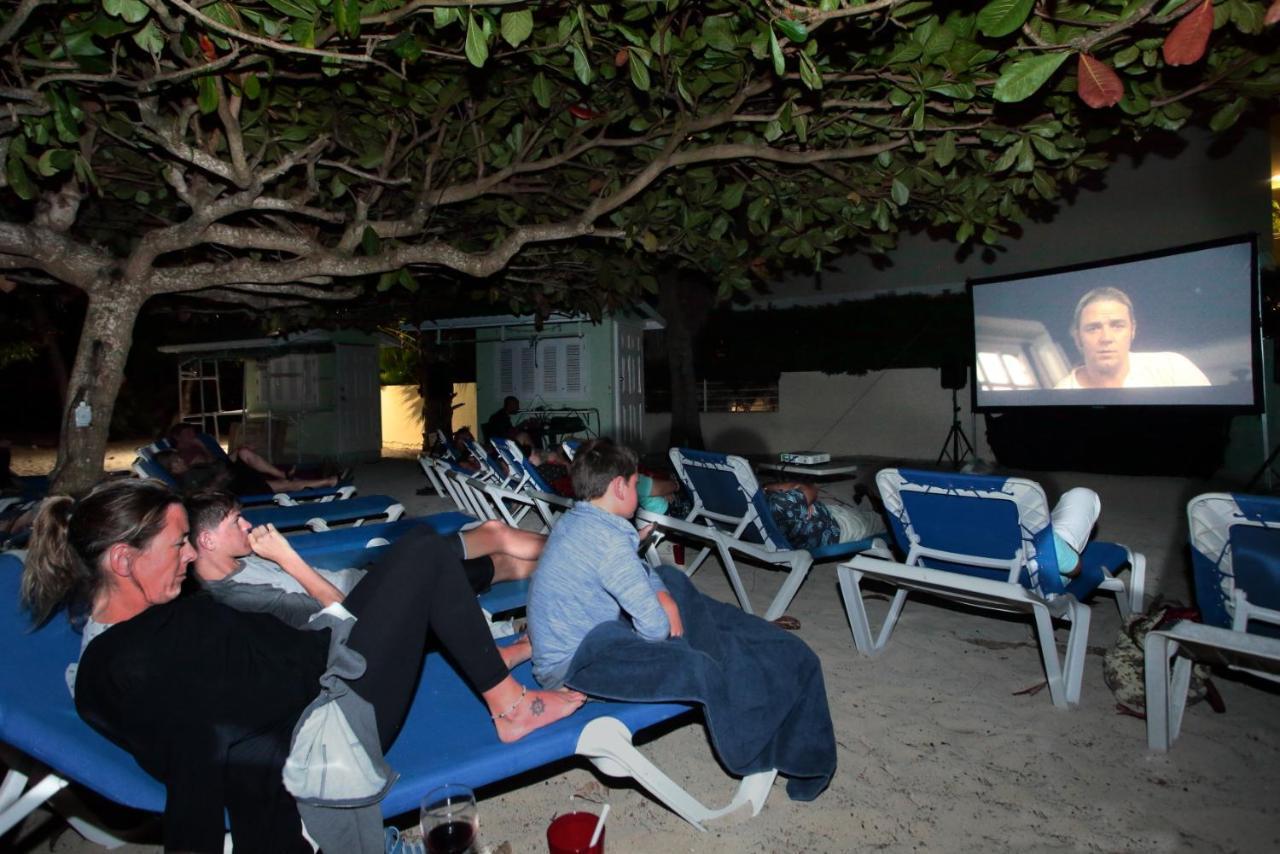 Courtyard By Marriott Bridgetown, Barbados Hotel Bagian luar foto