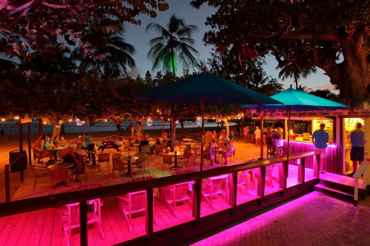 Courtyard By Marriott Bridgetown, Barbados Hotel Bagian luar foto