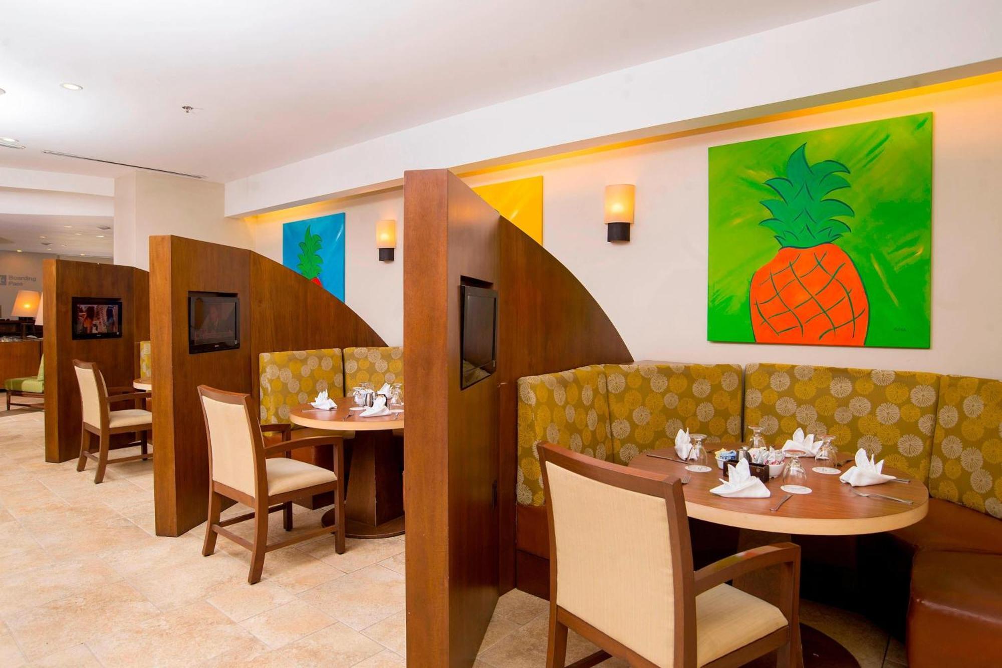 Courtyard By Marriott Bridgetown, Barbados Hotel Bagian luar foto