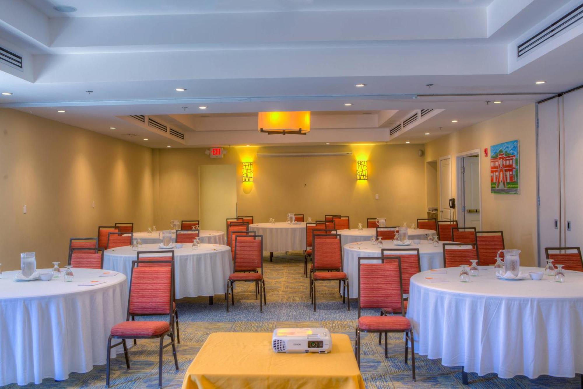 Courtyard By Marriott Bridgetown, Barbados Hotel Bagian luar foto