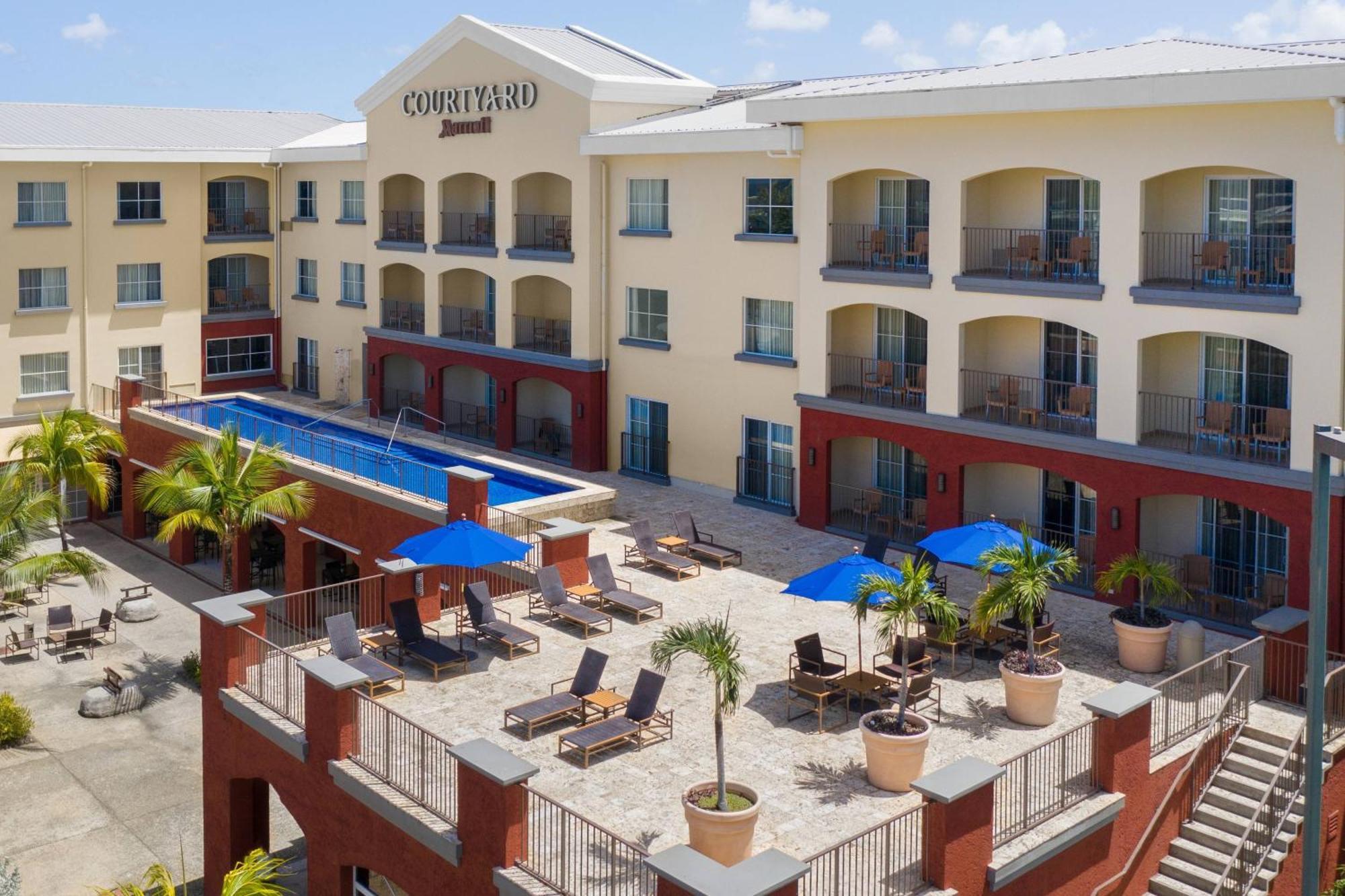 Courtyard By Marriott Bridgetown, Barbados Hotel Bagian luar foto