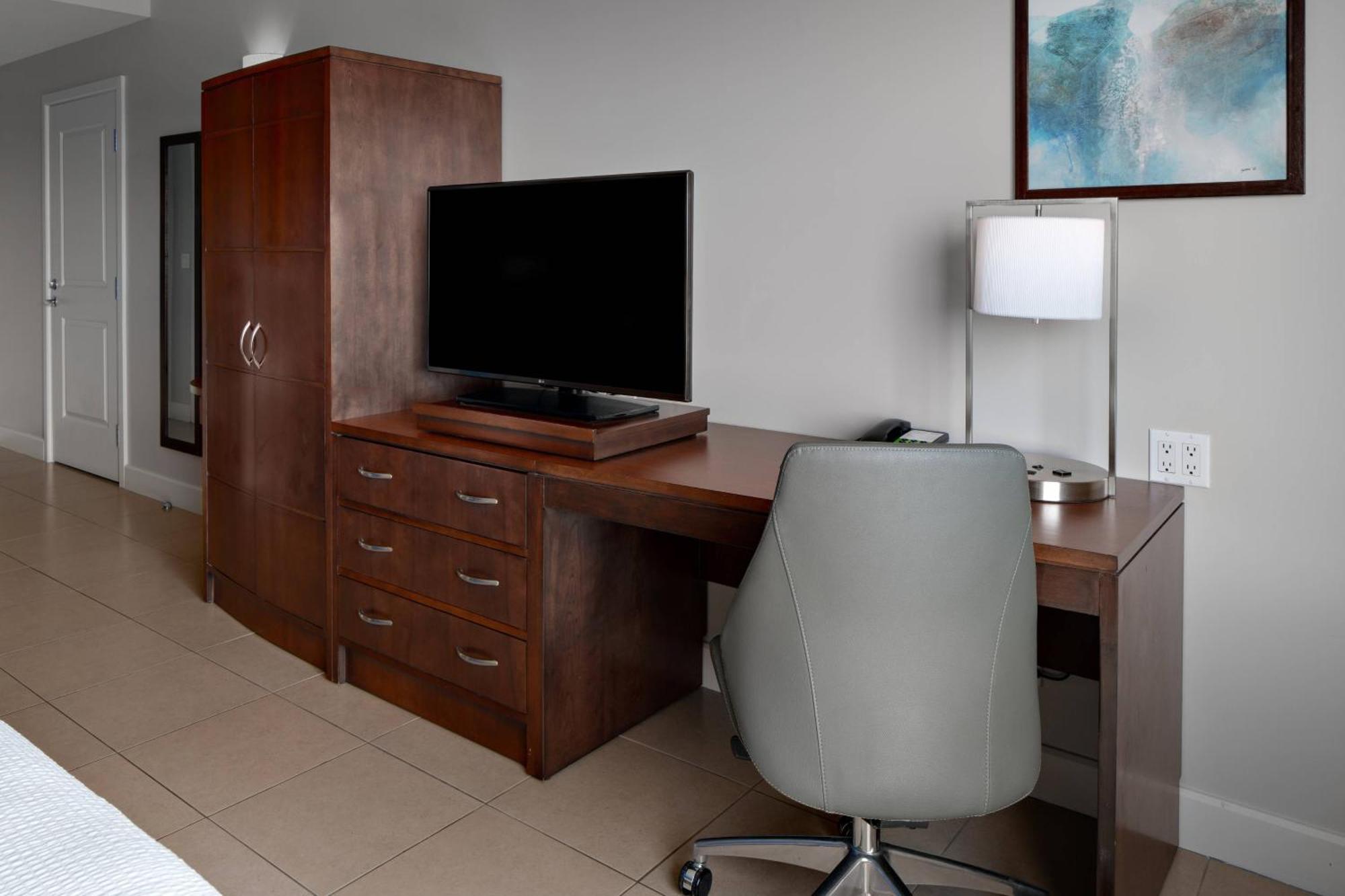 Courtyard By Marriott Bridgetown, Barbados Hotel Bagian luar foto