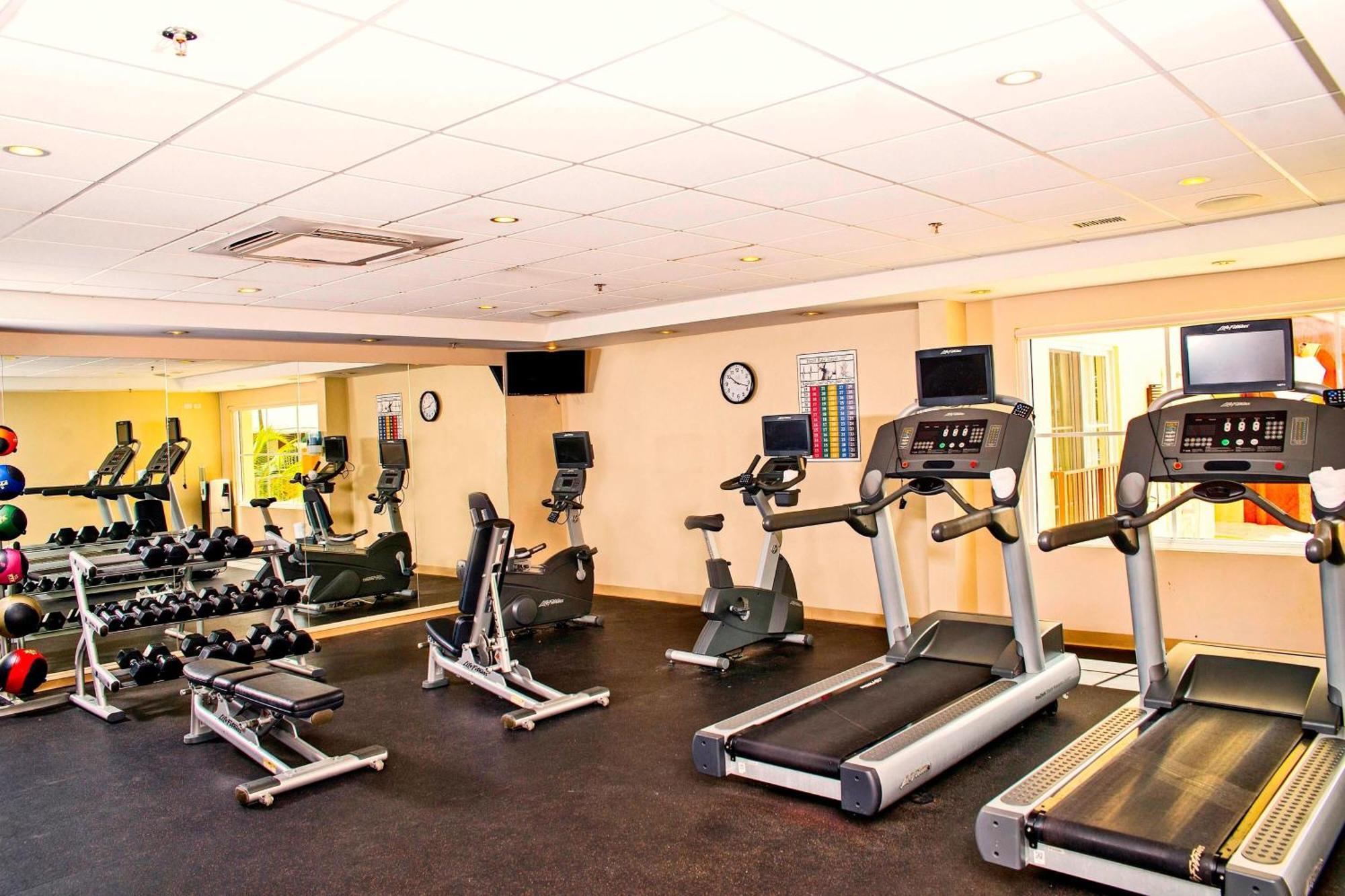 Courtyard By Marriott Bridgetown, Barbados Hotel Bagian luar foto