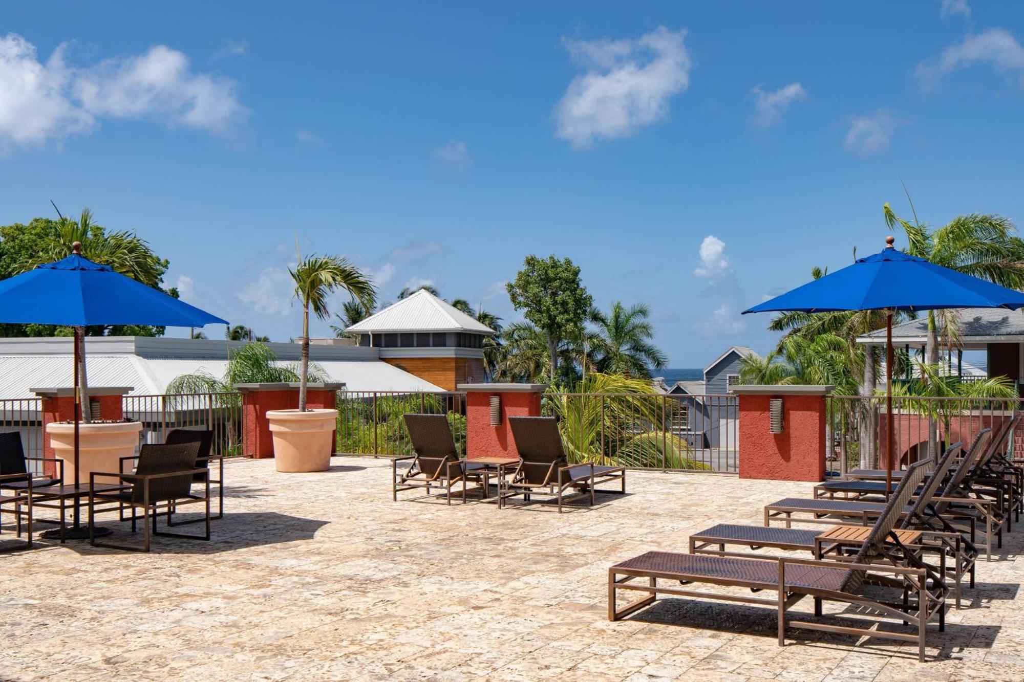 Courtyard By Marriott Bridgetown, Barbados Hotel Bagian luar foto