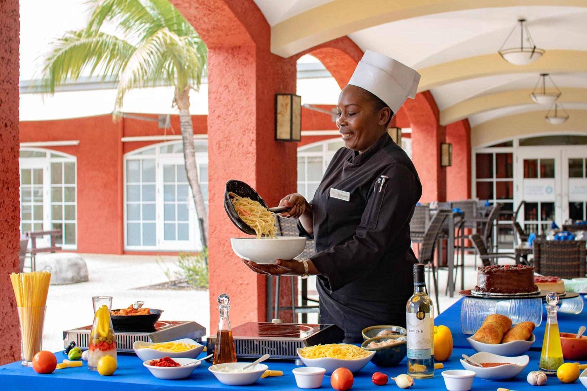 Courtyard By Marriott Bridgetown, Barbados Hotel Bagian luar foto