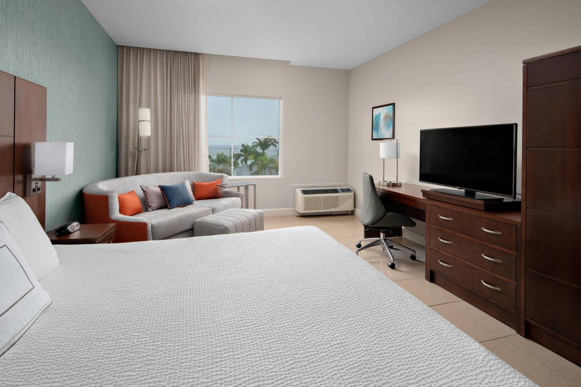 Courtyard By Marriott Bridgetown, Barbados Hotel Bagian luar foto