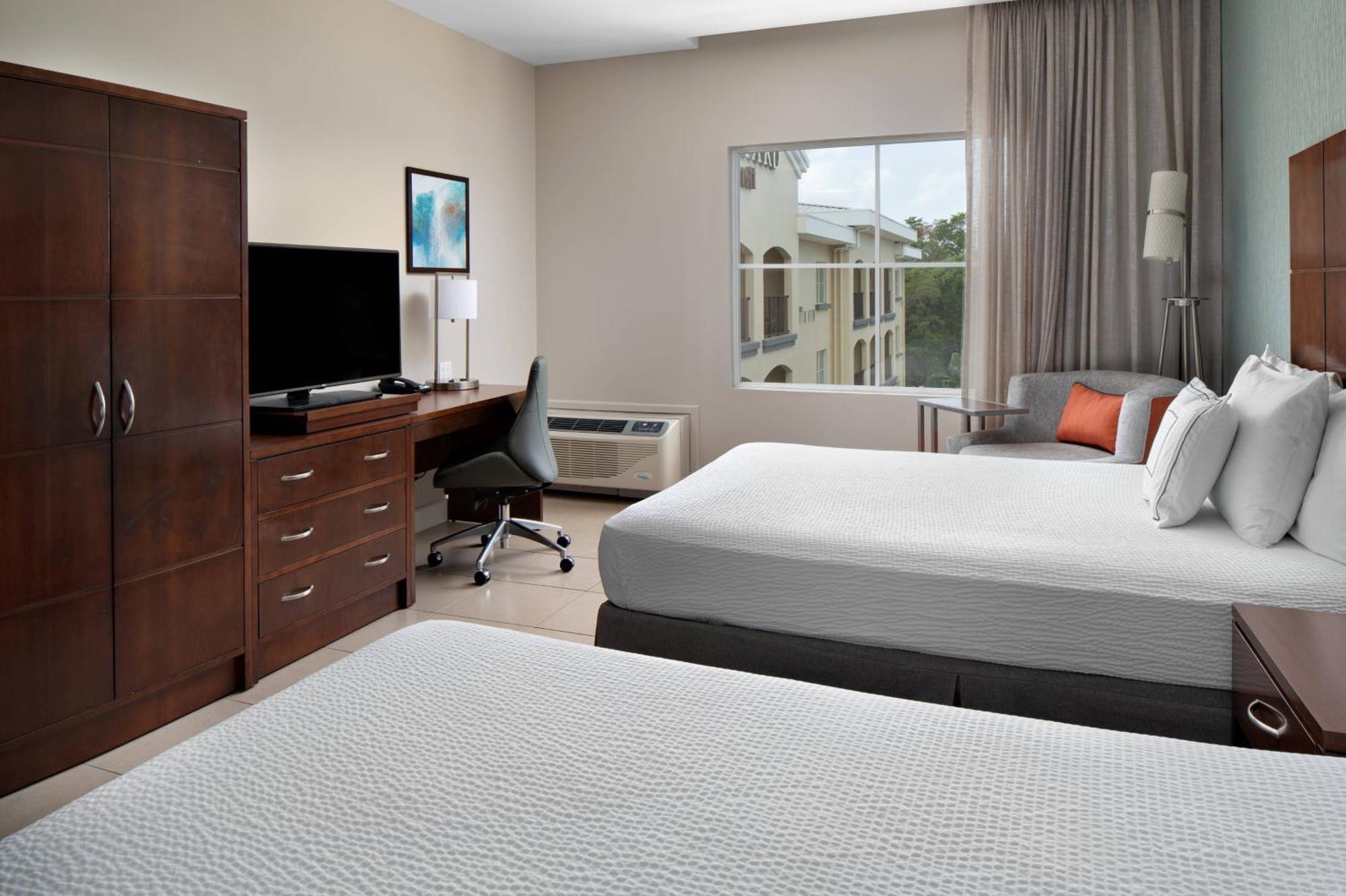 Courtyard By Marriott Bridgetown, Barbados Hotel Bagian luar foto