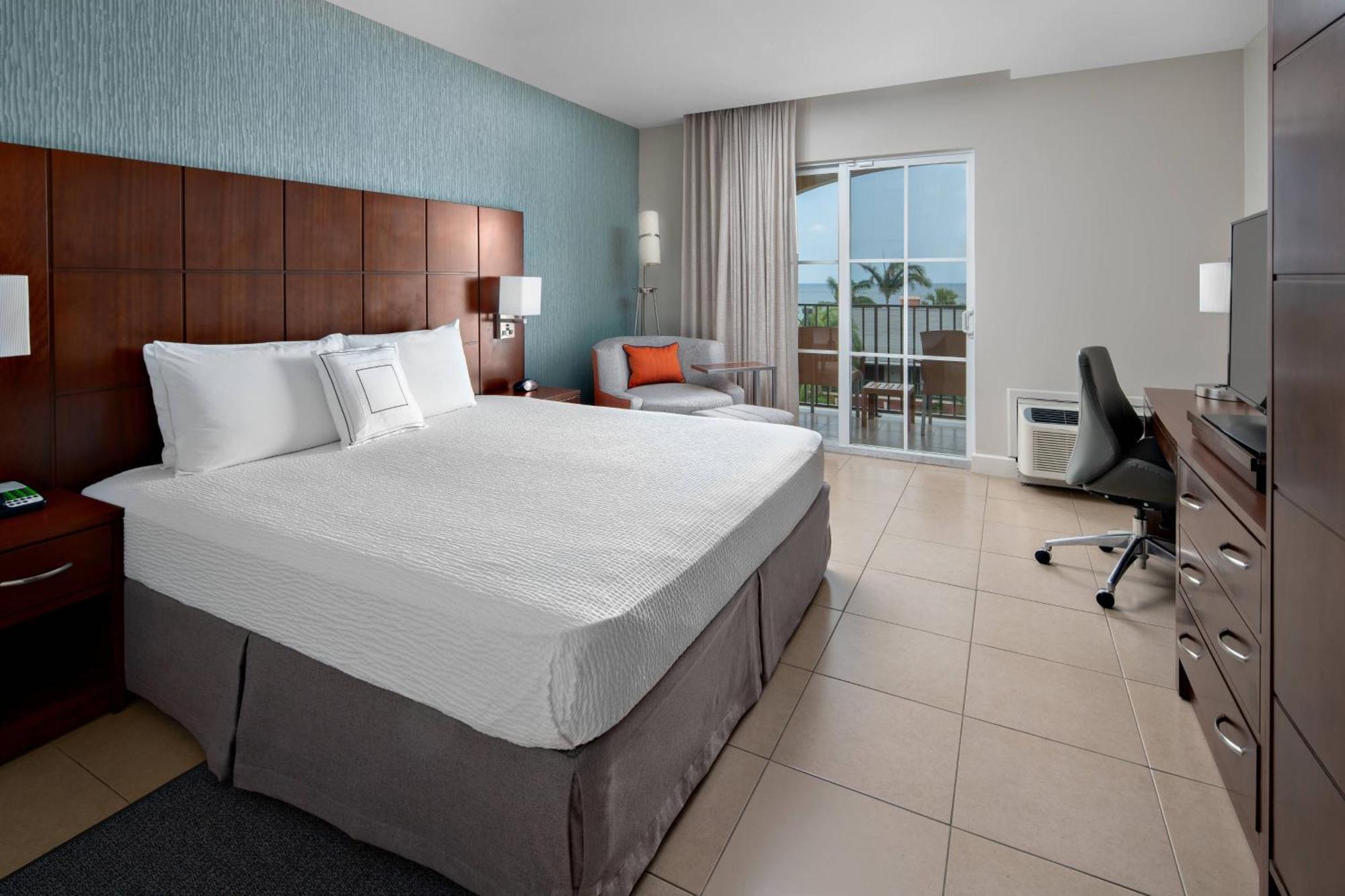 Courtyard By Marriott Bridgetown, Barbados Hotel Bagian luar foto