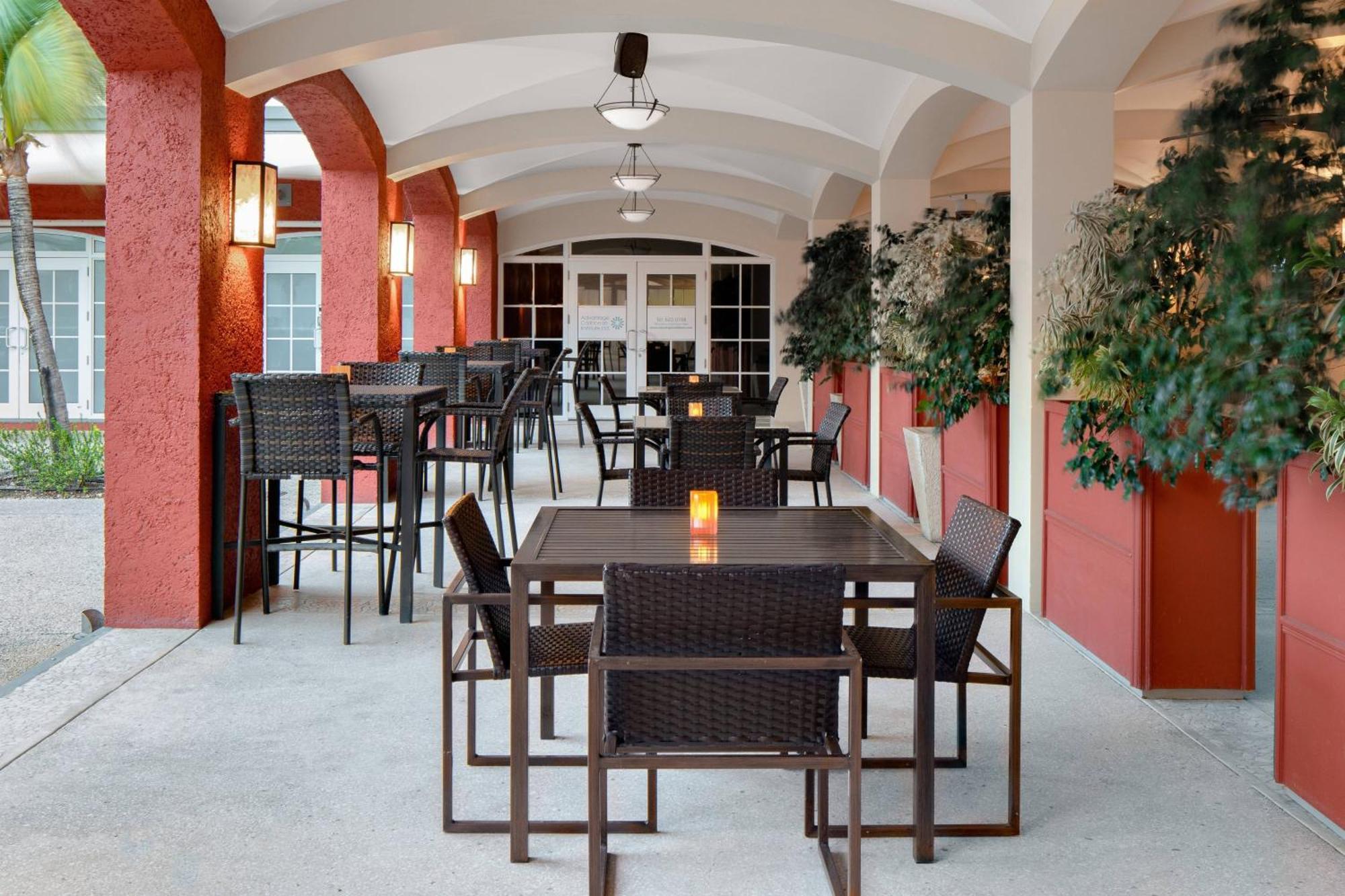 Courtyard By Marriott Bridgetown, Barbados Hotel Bagian luar foto
