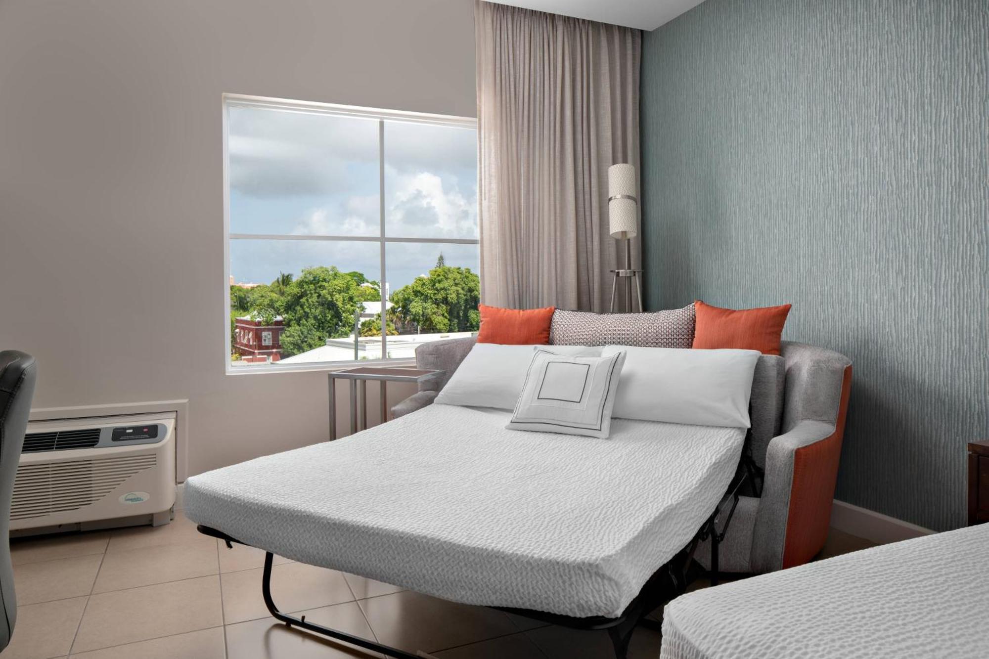 Courtyard By Marriott Bridgetown, Barbados Hotel Bagian luar foto