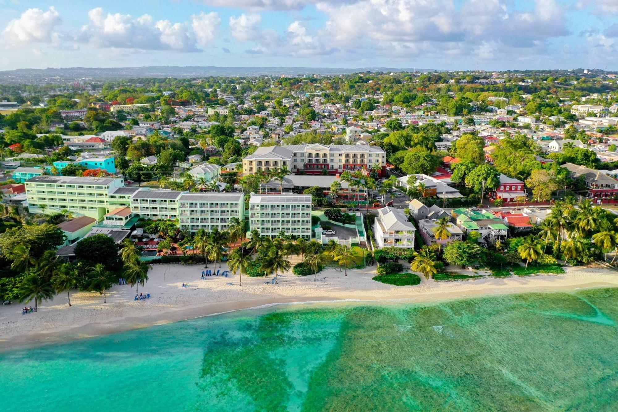 Courtyard By Marriott Bridgetown, Barbados Hotel Bagian luar foto