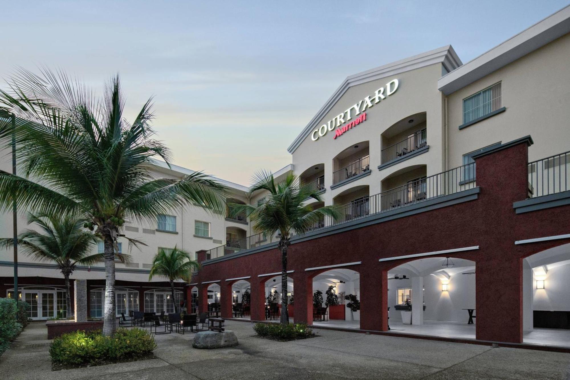 Courtyard By Marriott Bridgetown, Barbados Hotel Bagian luar foto