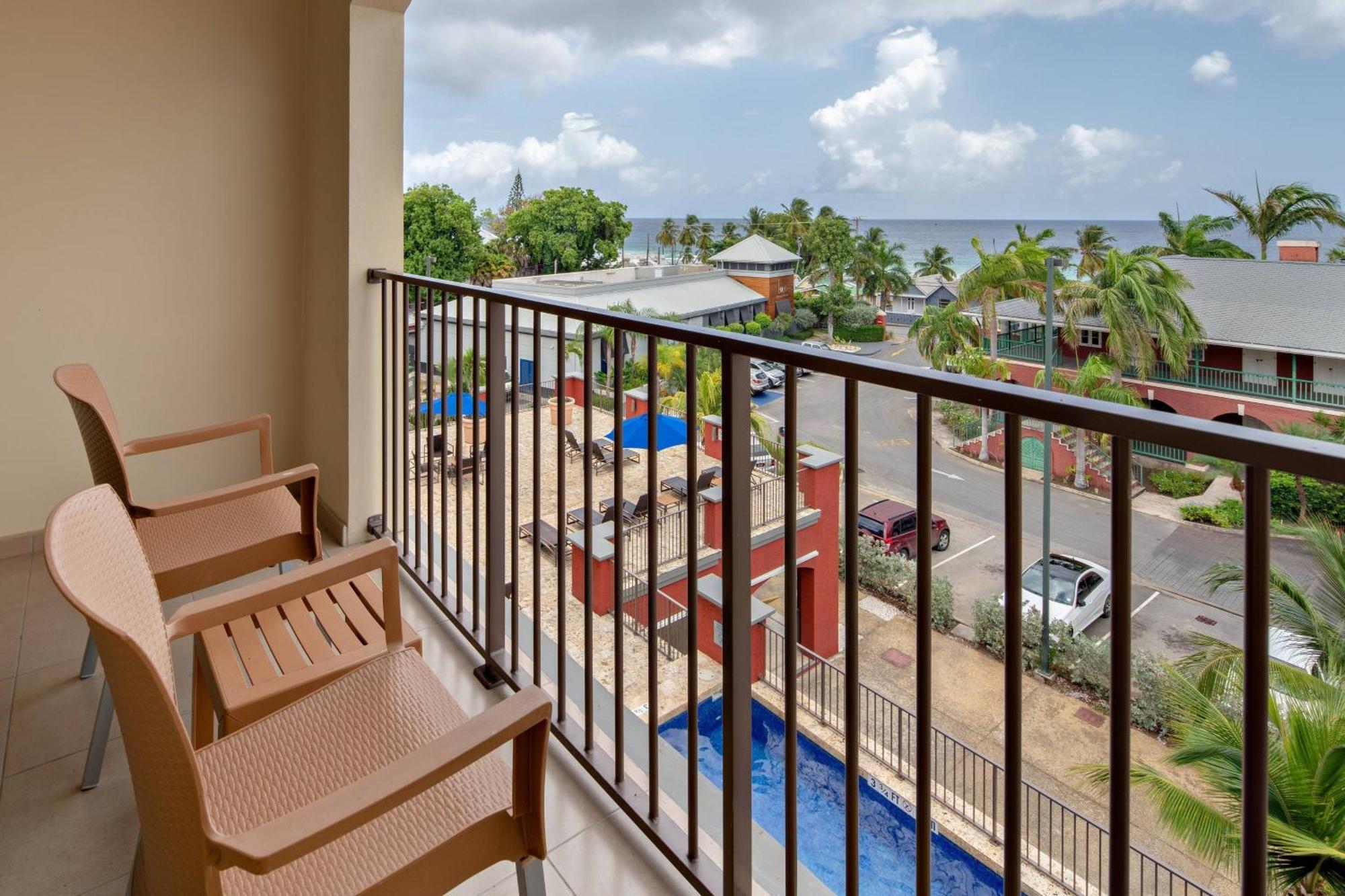 Courtyard By Marriott Bridgetown, Barbados Hotel Bagian luar foto