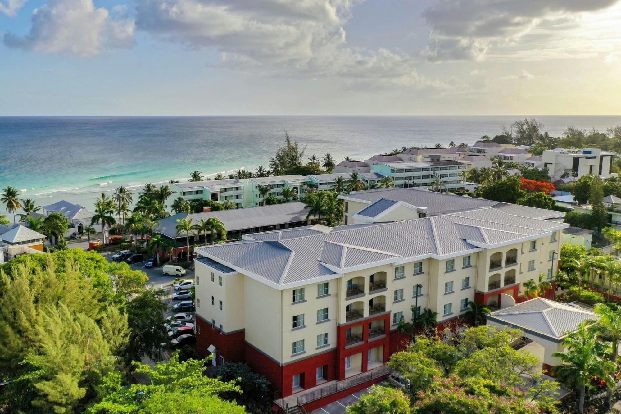 Courtyard By Marriott Bridgetown, Barbados Hotel Bagian luar foto