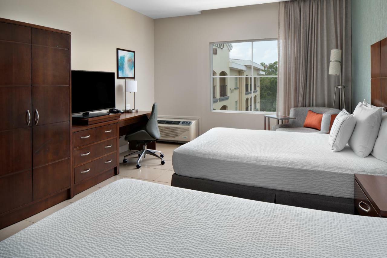 Courtyard By Marriott Bridgetown, Barbados Hotel Bagian luar foto