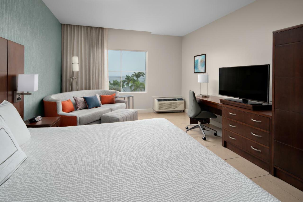 Courtyard By Marriott Bridgetown, Barbados Hotel Bagian luar foto