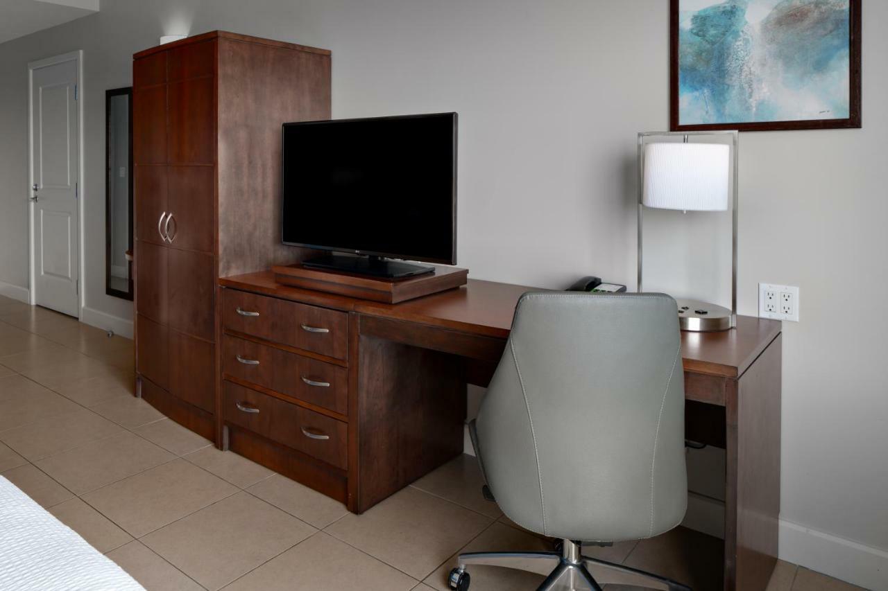 Courtyard By Marriott Bridgetown, Barbados Hotel Bagian luar foto