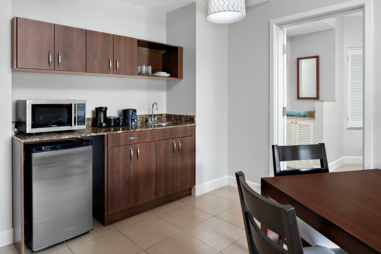 Courtyard By Marriott Bridgetown, Barbados Hotel Bagian luar foto